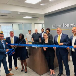 Edward Jones celebrated a new location and a new concept with a ribbon cutting ceremony!